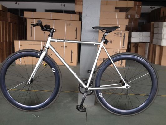 700c Bicicleta de engrenagem fixa com estrutura rígida Tipo de amortecedor não traseiro e material de borda de alumínio