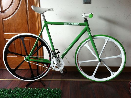 Bicicleta de engrenagem fixa de cor personalizada com estrutura de liga de alumínio e roda pequena de liga de magnésio