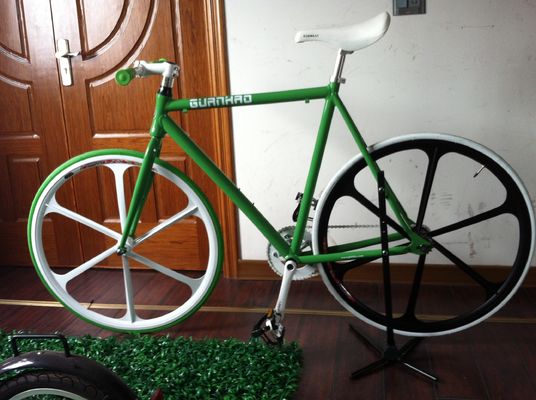 Bicicleta de engrenagem fixa de cor personalizada com estrutura de liga de alumínio e roda pequena de liga de magnésio