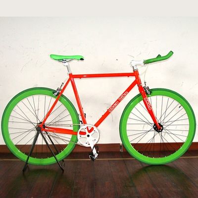 Pneus espessos 700C 45MM Borda de alumínio de velocidade única Fixie Gear Bicicleta com garfo de aço