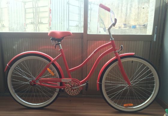 26 &quot;Feminino Step Thru Beach Cruiser Bike com engrenagens de velocidade única e jantes de alumínio