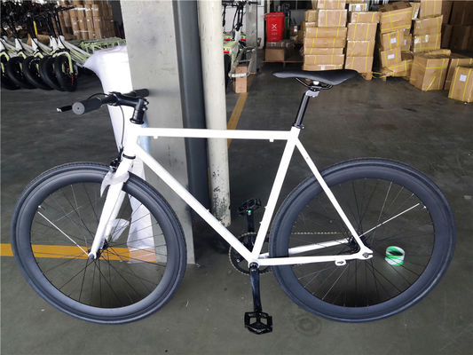 Estrutura branca elegante adulto 700C bicicleta de velocidade única bicicletas de engrenagem fixa com freio de montagem