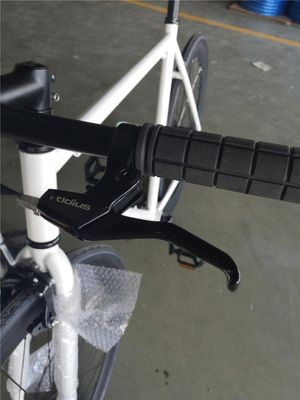Estrutura branca elegante adulto 700C bicicleta de velocidade única bicicletas de engrenagem fixa com freio de montagem