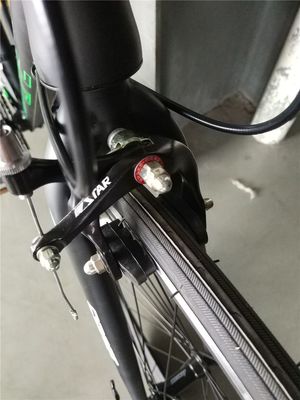Shimano Derailleur 700C bicicleta de estrada de alumínio com estrutura Tsunami e capacidade de carga de 160 kg