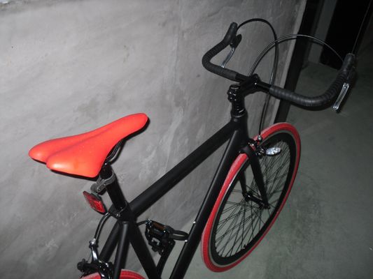 700C Full Matte Black OEM Frame de Alumínio Single Speed Road Bike Peso bruto 13KG