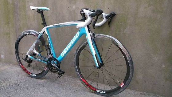 Alumínio 700C 21 engrenagens de velocidade bicicleta de estrada com centro de liberação rápida e manilha de liga