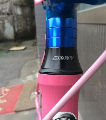 Bicicleta de engrenagem fixa 700C com travagem de calibre dianteiro, armação de liga de alumínio e velocidade única