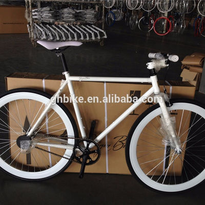 Bicicleta de velocidade única 700c Fixie Bike com cadeia KMC e peso bruto 13kg