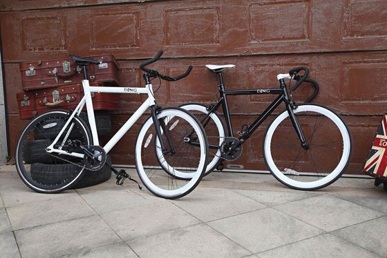 Bicicleta de velocidade única 700c Fixie Bike com cadeia KMC e peso bruto 13kg