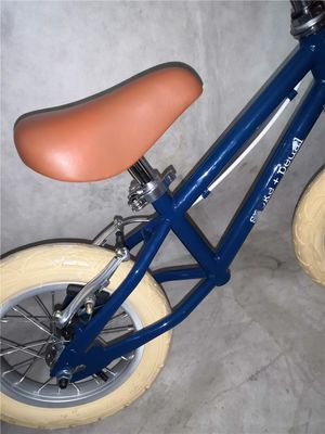 2022 Style Kids Walking Bike para Bebê com cesta frontal Wicker e pneus Wanda de 12 polegadas