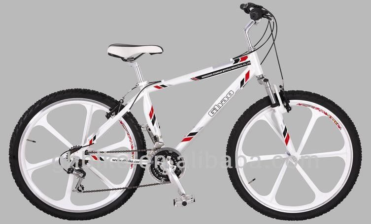 Bicicleta de montanha para aventuras de montanha
